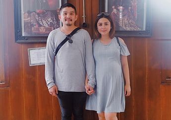 Selvi Kitty Melahirkan Anak Pertama, Wajah Sembabnya di Ruang Bersalin Sukses Curi Perhatian!