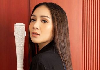 Lagi-Lagi Nagita Slavina Bikin Netizen Pusing, Tengok Gaya Istri Raffi Ahmad saat Bersanding Bareng Istri Menteri Ini, Harga Gaun Nyonya Sultan Andara Langsung Jadi Sorotan!