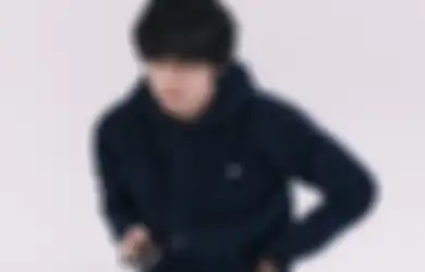 Pesona Casual V BTS dalam Balutan Busana CELINE by Hedi Slimane
