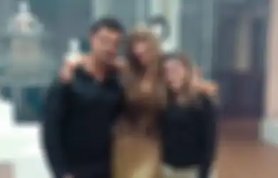 Trio Taylor Ketemuan, Taylor Dome Bangga Sebut Taylor Swift Teman dan Pamer Foto 13 Tahun Lalu!