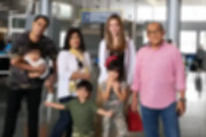 Keluarga Nia Ramadhani bersama sang Mertua, Aburizal Bakrie