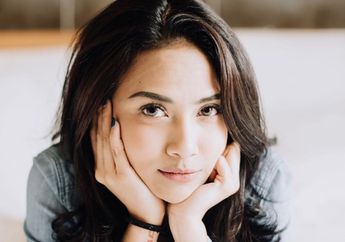 Seksinya Penampilan Vanessa Angel Pamer Udel Pakai Kaos Oblong Saat Liburan di Gunung