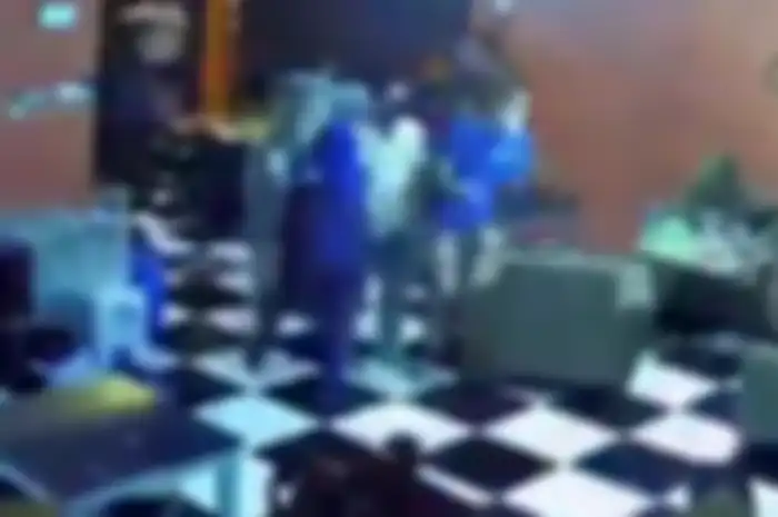 Cuplikan video viral satpol PP diduga melakukan penganiayaan terhadap wanita hamil. 