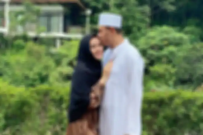 Kartika Putri dan Suami