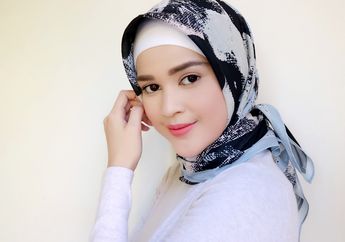 Deretan Tampilan Gaya Syar'i Cut Meyriska dengan Paduan Gamis, Adem Banget!