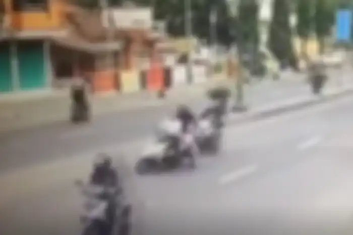 Kecelakaan biker karena ulah emak-emak zaman now