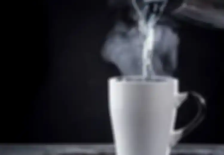 Nanti Malam Wajib Coba, Minum Air Hangat Sebelum Tidur, Ini Manfaat yang Akan Anda Rasakan Keesokan Harinya