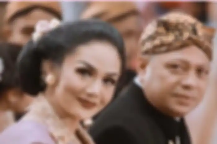 tersebut, Krisdayanti kembali disodorkan pertanyaan yang tak kalah mengejutkan, yakni tentang poligami