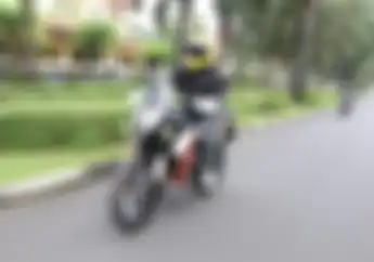 Bingung Pilih Jaket Riding Anti Angin atau Anti Air, Ini Dia Penjelasannya
