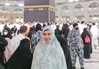 Masya Allah! Ini 5 Potret Catherine Wilson Berhijab Saat Umrah, Banjir Pujian hingga Didoakan Istiqomah 