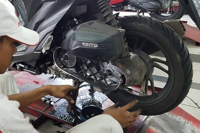 Foto ilustrasi. Biaya servis CVT motor Honda Vario di bengkel resmi murah banget, enggak sampai Rp 100 ribu.
