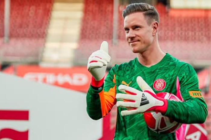 Ter Stegen blunder bikin Ajax Amsterdam gagal menang tapi pengamat Belanda tak ada yang berani mengkritik. 