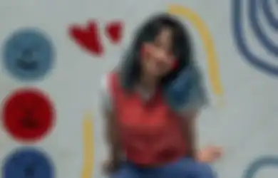 Warna Bold Ngetren Lagi di Tahun 2022, Intip Ide Tampil Colorful ala Mima Shafa!