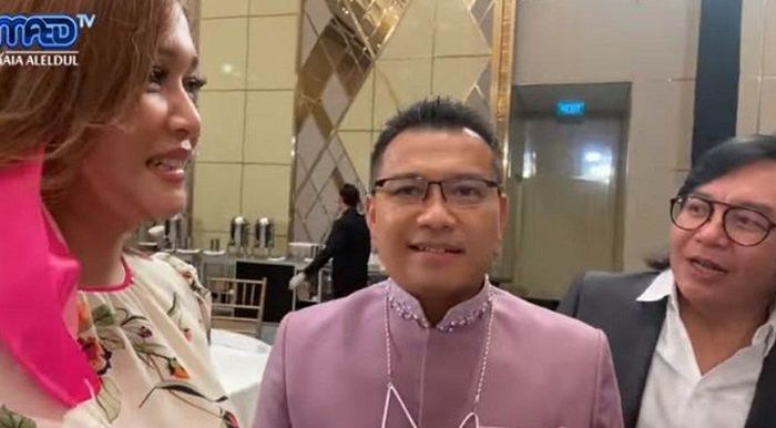 Anang Hermansyah di antara Maia Estianty dan Ari Lasso. 