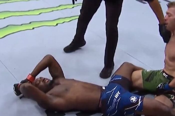 keputusan pihak Derek Brunson melempar handuk di laga UFC 285 disetujui netizen