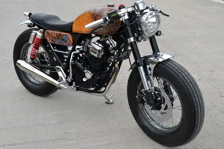 Ganteng Maksimal, Karakter Jack Sparrow di Motor Yamaha Scorpio Cafe Racer