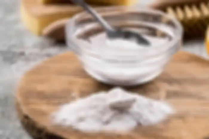 Aneka tips harian, menghilangkan kerak putih di panci dengan baking soda.