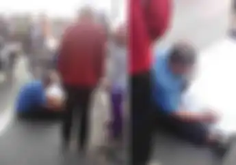 Menyayat Hati, Suami Histeris dan Terus Peluk Istrinya yang Tewas Kecelakaan, Terlempar dari Motor