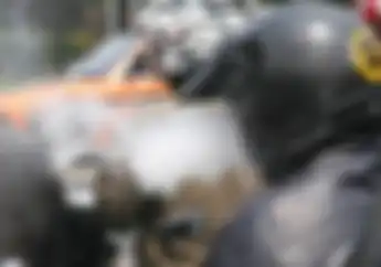 Aturan Segera Berlaku, Apakah Pemotor yang Merokok di Jalan Bisa Kena Tilang Elektronik?