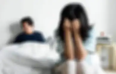 Dipukuli Suami saat Labrak Pelakor, Wanita Ini Tertawa Getir sambil Duduk di Atas Kap Mobil