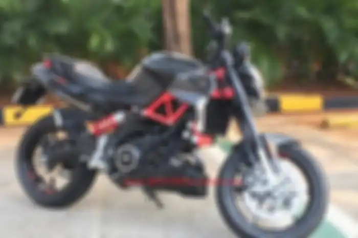 Aprilia Shiver 900.