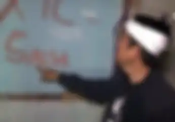 Masuk ke Dalam Kamar Korban Kecelakaan Nagreg, Dedi Mulyadi Merinding Lihat Tulisan Bermotif Darah