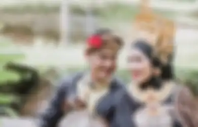 Pengantin Baru Lengket Bak Perangko, Venna Melinda Pamer Foto Mesra Sembari Dipangku Ferry Irawan yang Duduk Dekat Ranjang hingga di Bathtub