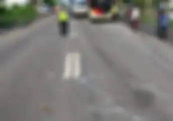 Nasib Tak Berpihak, Rekan Boncengan Tewas, Honda Vario Masuk Kolong Truk