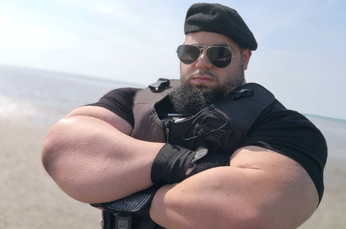 Sajad Gharibi, petarung yang berjulukan Hulk dari Iran.
