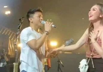 Iri dengan Sejumlah&nbsp;Publik Figur&nbsp;yang Digosipkan&nbsp;Dekat dengan Ariel NOAH, Janda 4 Anak Ini Pengen Dijodohkan dengan Mantan Luna Maya: Kenapa Nggak Gue?