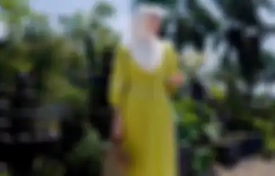 Bye Hijau Sage! Ini 5 Gaya Outfit Hijab Hijau Lime Nyegerin dan Modis