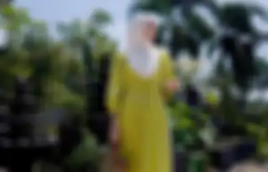 Bye Hijau Sage! Ini 5 Gaya Outfit Hijab Hijau Lime Nyegerin dan Modis