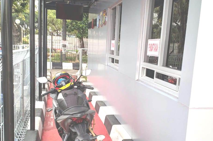 Gambar ilustrasi Samsat Drive Thru. Catat Nih Lokasi Samsat Drive Thru di Jakarta, Bayar Pajak Kendaraan Gak Perlu Turun dari Motor