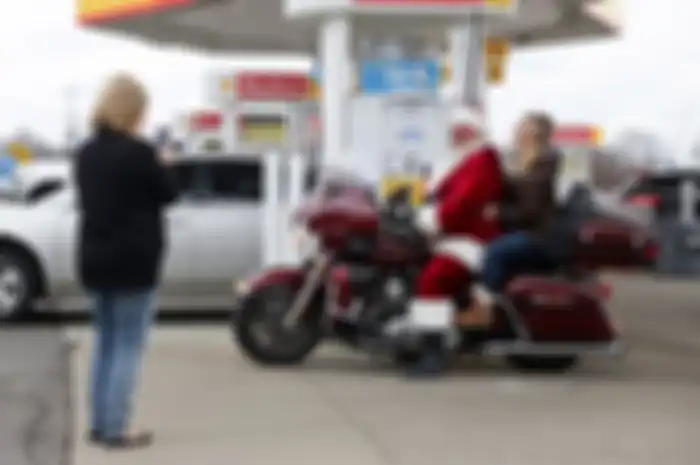 Santa Klaus naik motor Harley Davidson, berfoto dengan warga Jackson, Amerika