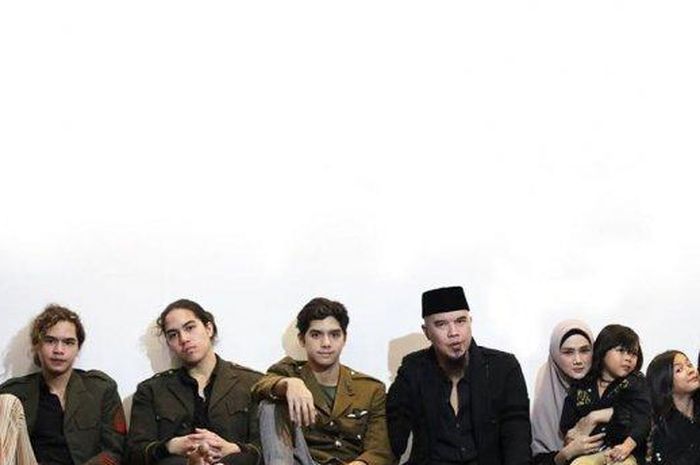 Keluarga Ahmad Dhani dan Mulan Jameela