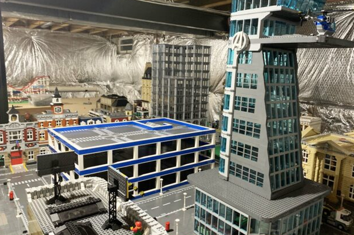 Kota mini dari LEGO yang dibuat oleh Josh Foote