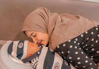 Pamerkan Pertumbuhan Putranya yang Baru 20 Hari Sudah Gunakan Baju Bayi Usia 3 Bulan, Zaskia Sungkar: Baju Newborn Banyak Banget yang Gak Kepake