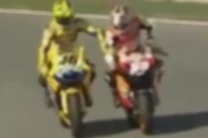 Valentino Rossi Beri Selamat Ke Nicky Hayden di Valencia