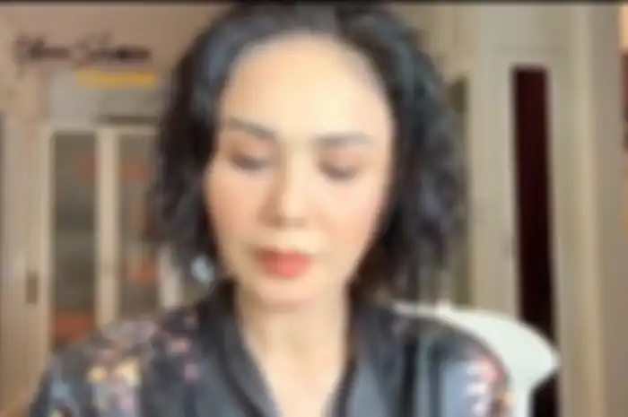 Kaget bukan main, Yuni Shara ceritakan saat lampu kristal di rumahnya mendadak ambrol