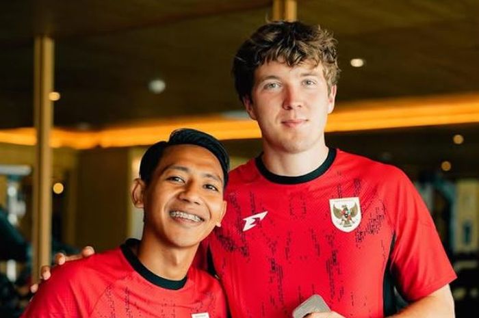 Dua penggawa Timnas Indonesia, Beckham Putra (kiri) dan Ole Romeny.