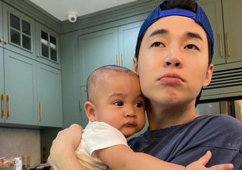 Main ke Rumah Sultan Andara, Henry Lau Gemas Gendong Rayyanza, Ekspresi Putra Kedua Raffi Ahmad Jadi Sorotan