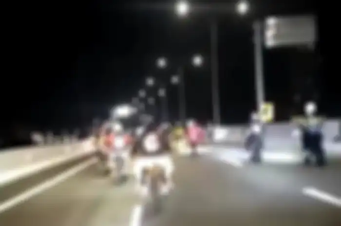 Rombongan pemotor supermoto ini nekat masuk tol Kelapa Gading-Pulogebang pada Sabtu, 26/2/2022 sekitar pukul 03.00 WIB.