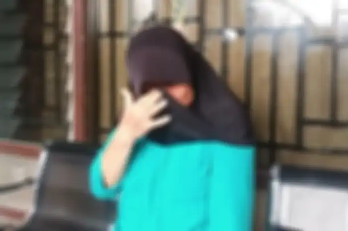 Ibu Praya Tiningsih warga Kelurahan Semayan, yang digugat anak kandungnya karena warisan.
