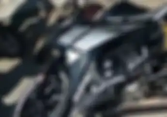 Video Suzuki GSX-R150 Tiduran di Aspal Senggolan dengan Truk Tangki, Pemotor Tutup Usia
