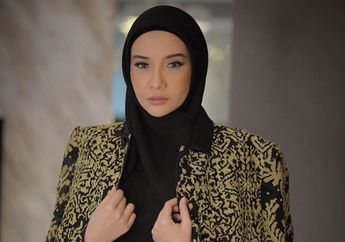 Istri Irwansyah Kepergok Pakai Sneakers Branded Limited Edition Harga Fantastis Saat Cuek Duduk di Lantai Mall