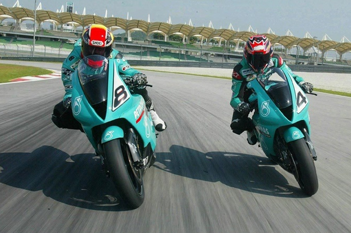 Troy Corser dan James Haydon balap dengan Petronas FP1