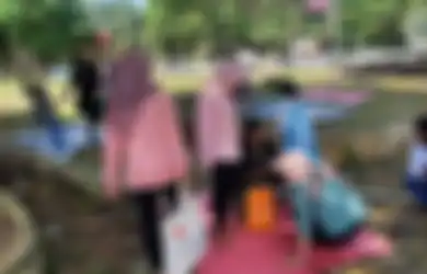Bisa Raup Rp 200 Ribu Sehari, Pria Ini Dapat Pundi-pundi Melimpah Cuma Modal Pinjamkan Tikar di TMII