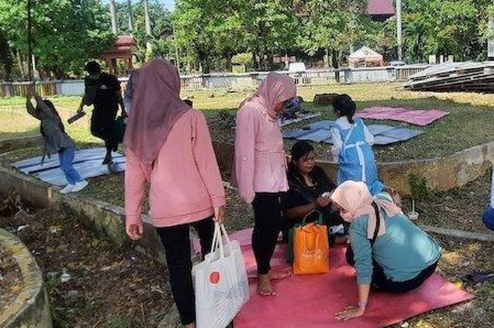 Danag mampu raup uang Rp 200 ribu sehari cuma modal pinjamkan tikar di TMII