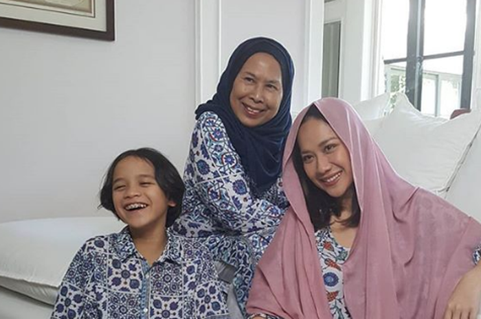 Kebersamaan Ibunda Ashraf Sinclair dengan BCL dan Noah