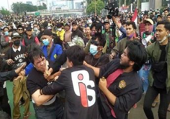 'Kita Dilempari', Selamatkan Korban yang Dikeroyok Massa Aksi Demo, Wakapolres Jakarta Pusat Tak Tahu Ternyata Evakuasi Ade Armando, Begini Ceritanya